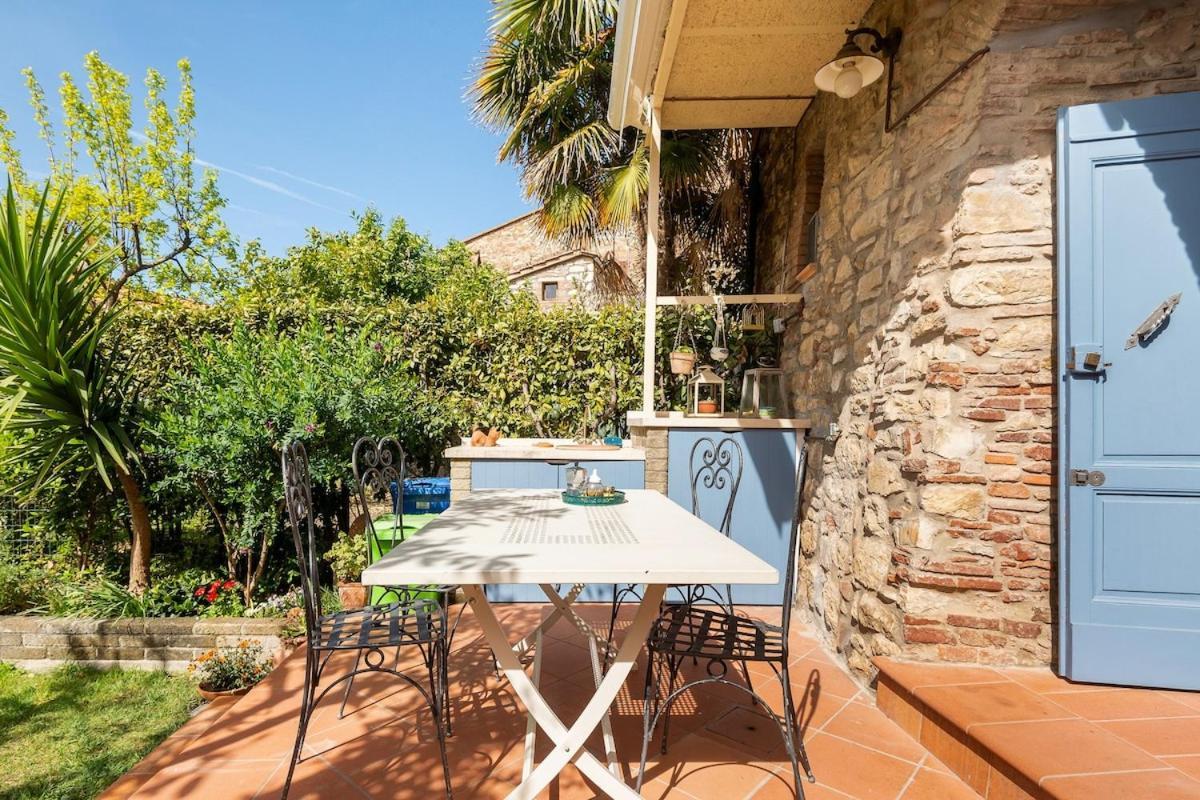 Вилла La Casa Nel Castello E Il Giardino Segreto Суверето Экстерьер фото